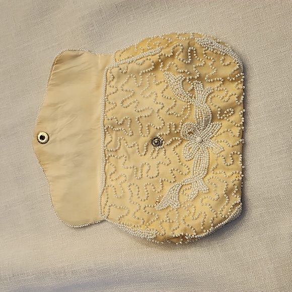 Walborg Vintage 1940's Hand Beaded Clutch, $55 - Picture 5 of 10